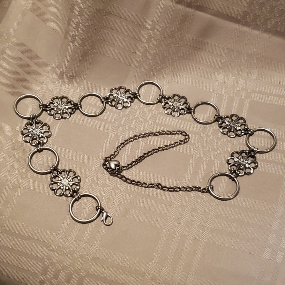 Size Small Silver Flower Belt